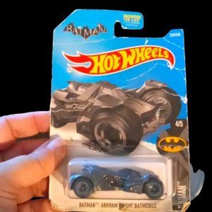 NWOT Hot Wheels BATMAN ARKHAM KNIGHT BATMOBILE